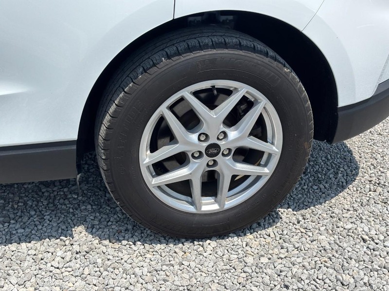 Ford Edge Vehicle Image 12