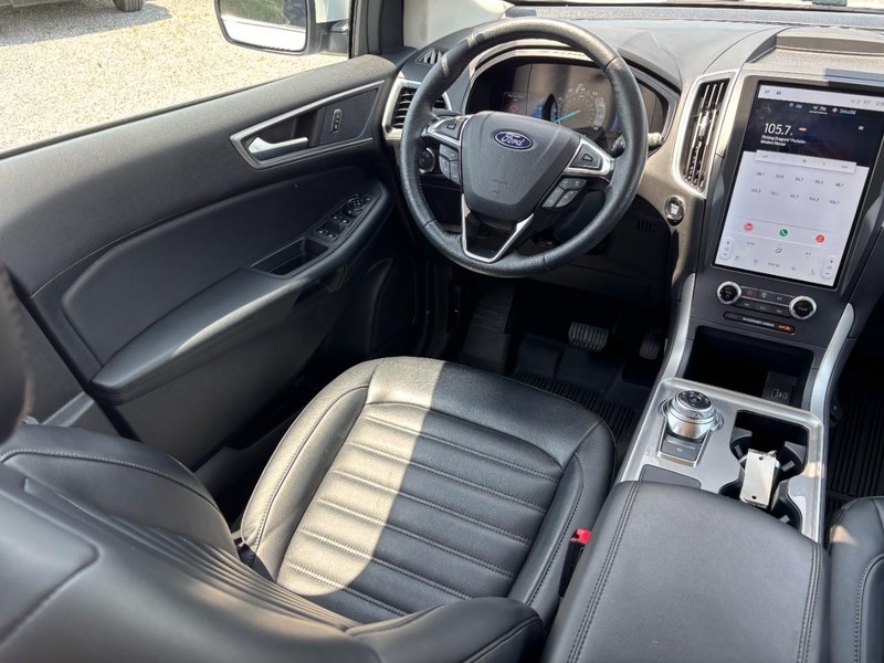 Ford Edge Vehicle Image 14
