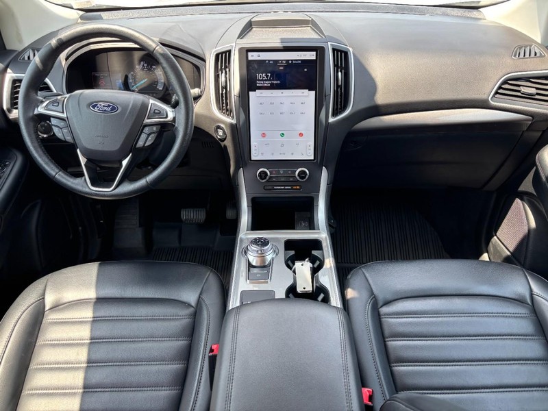 Ford Edge Vehicle Image 15