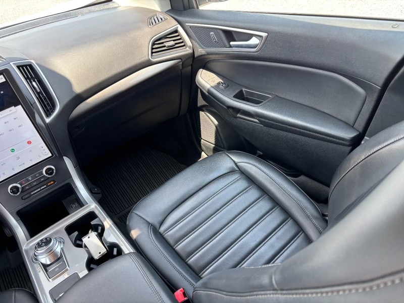 Ford Edge Vehicle Image 16