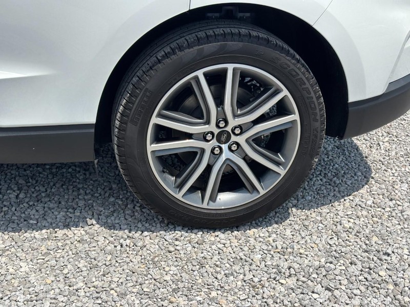 Ford Edge Vehicle Image 10