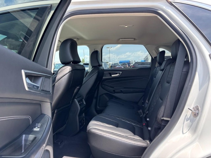 Ford Edge Vehicle Image 11