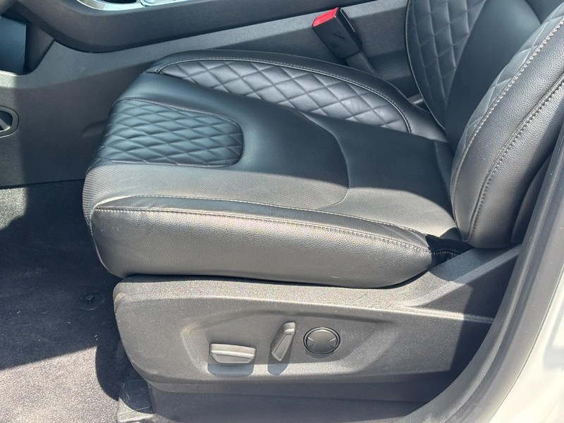Ford Edge Vehicle Image 15