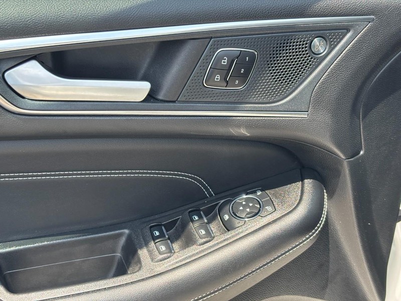 Ford Edge Vehicle Image 16
