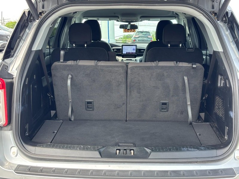 Ford Explorer Vehicle Full-screen Gallery Image 11
