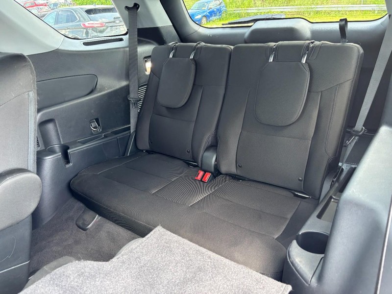 Ford Explorer Vehicle Full-screen Gallery Image 13