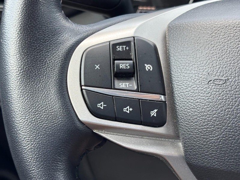 Ford Explorer Vehicle Full-screen Gallery Image 20