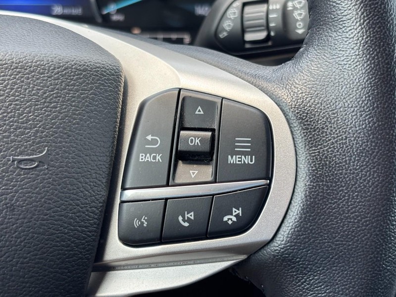 Ford Explorer Vehicle Full-screen Gallery Image 21