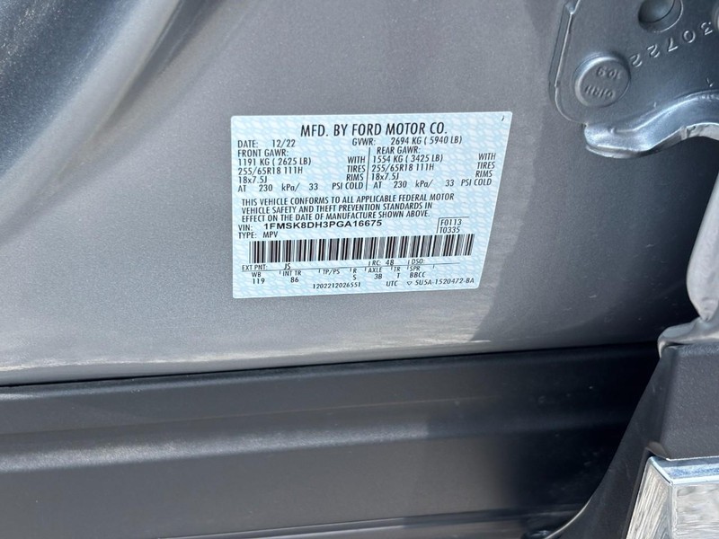 Ford Explorer Vehicle Full-screen Gallery Image 26