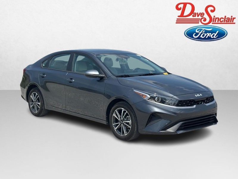 Kia Forte Vehicle Full-screen Gallery Image 04