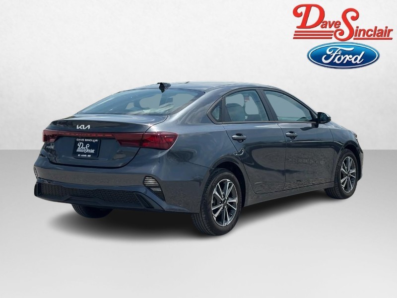 Kia Forte Vehicle Full-screen Gallery Image 07