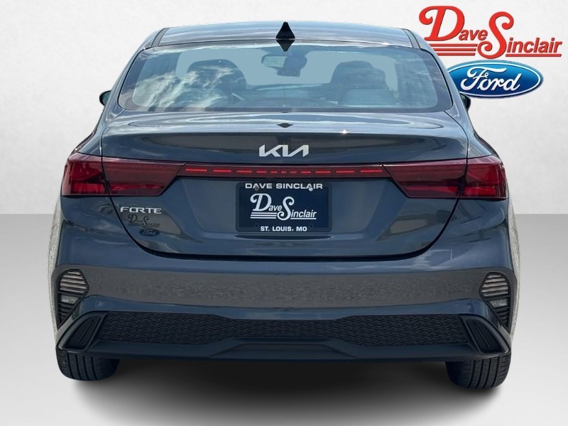 Kia Forte Vehicle Full-screen Gallery Image 08