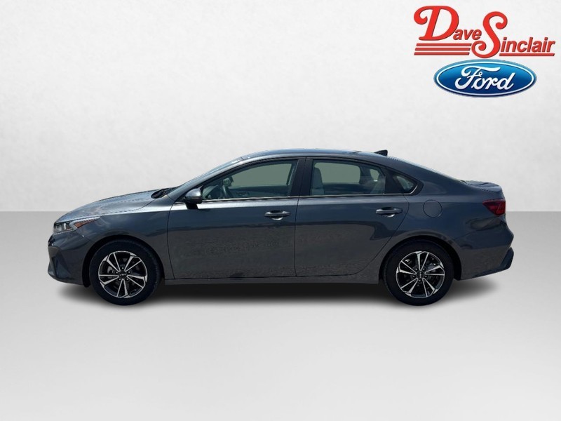 Kia Forte Vehicle Full-screen Gallery Image 10