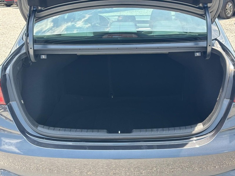 Kia Forte Vehicle Full-screen Gallery Image 11