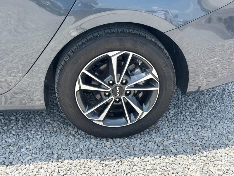 Kia Forte Vehicle Full-screen Gallery Image 12