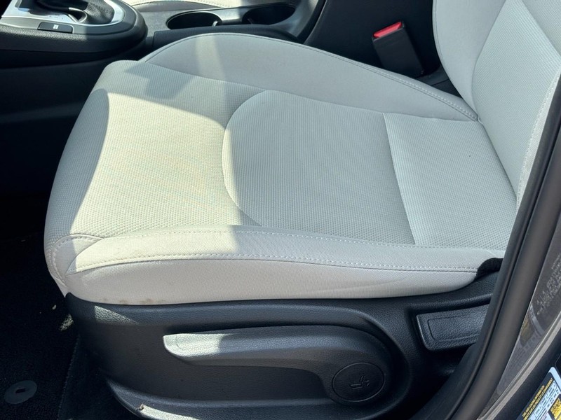 Kia Forte Vehicle Full-screen Gallery Image 17