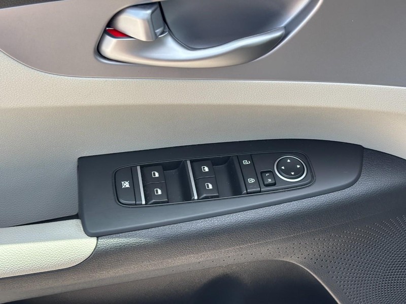 Kia Forte Vehicle Full-screen Gallery Image 18