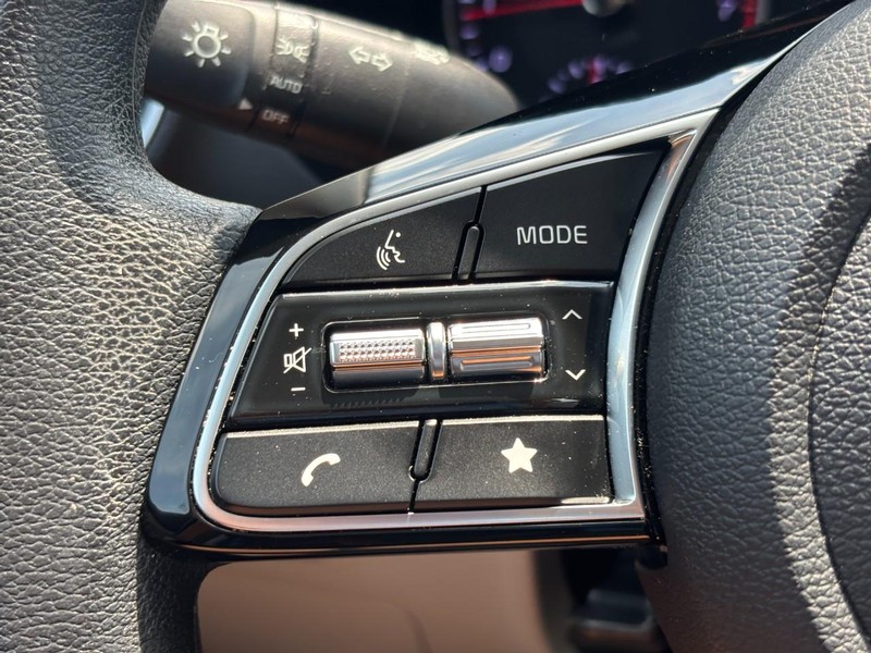 Kia Forte Vehicle Full-screen Gallery Image 19