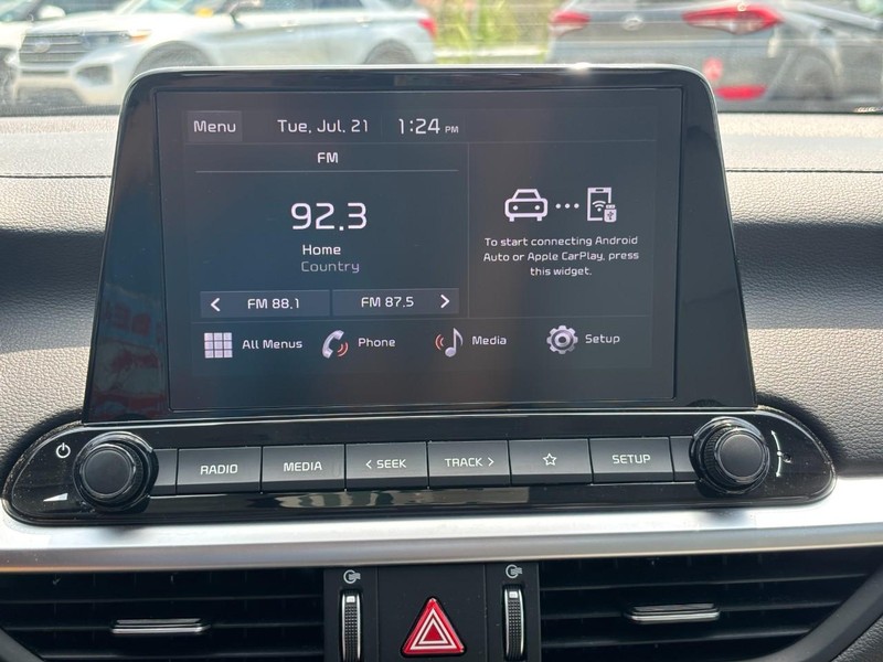 Kia Forte Vehicle Full-screen Gallery Image 22
