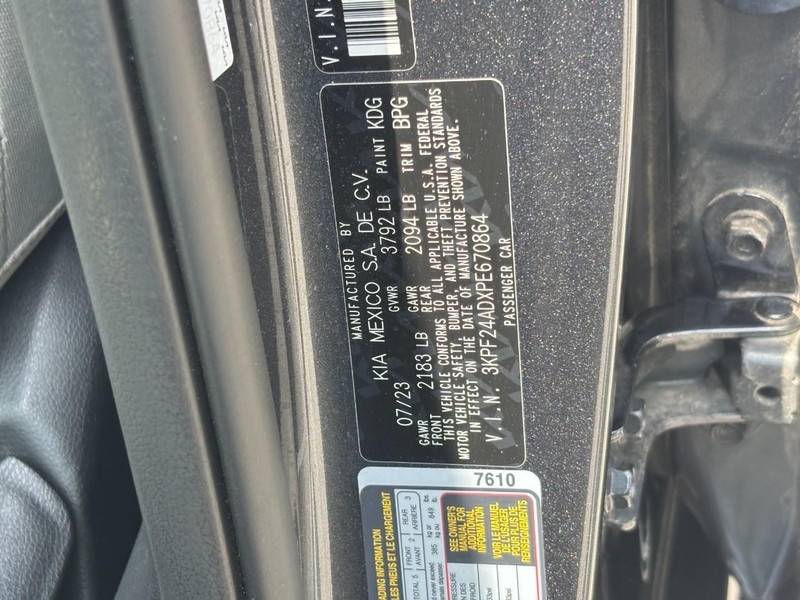 Kia Forte Vehicle Full-screen Gallery Image 25