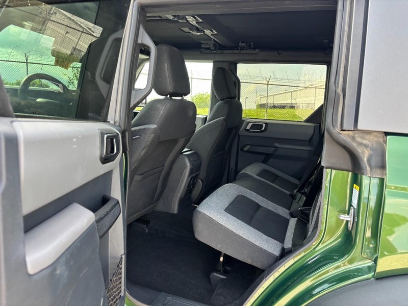 Ford Bronco Vehicle Full-screen Gallery Image 13