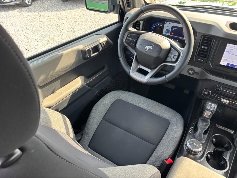 Ford Bronco Vehicle Full-screen Gallery Image 14
