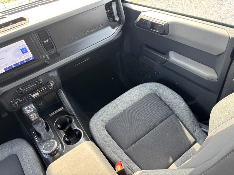 Ford Bronco Vehicle Full-screen Gallery Image 16