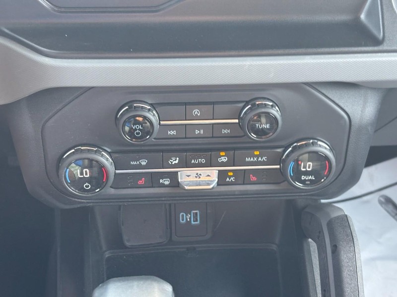 Ford Bronco Vehicle Full-screen Gallery Image 24