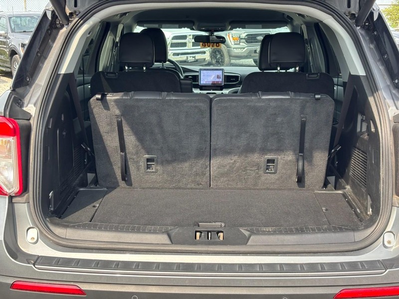 Ford Explorer Vehicle Image 11