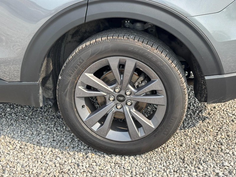 Ford Explorer Vehicle Image 12