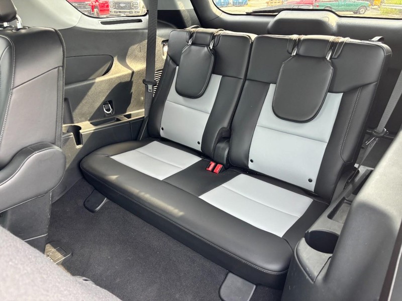 Ford Explorer Vehicle Image 13
