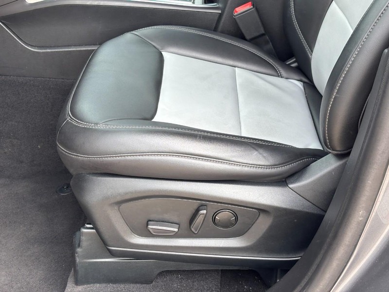 Ford Explorer Vehicle Image 18