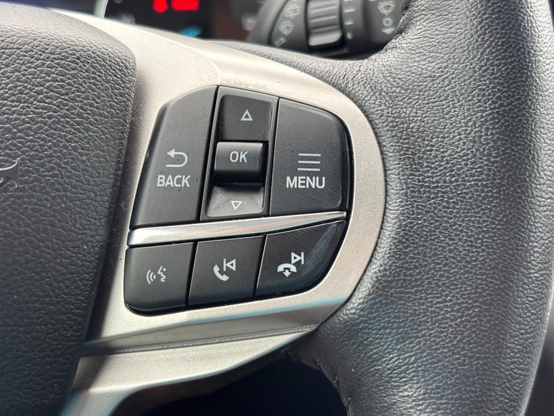 Ford Explorer Vehicle Image 21