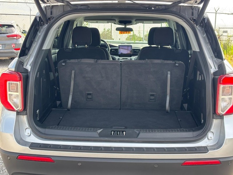 Ford Explorer Vehicle Image 11