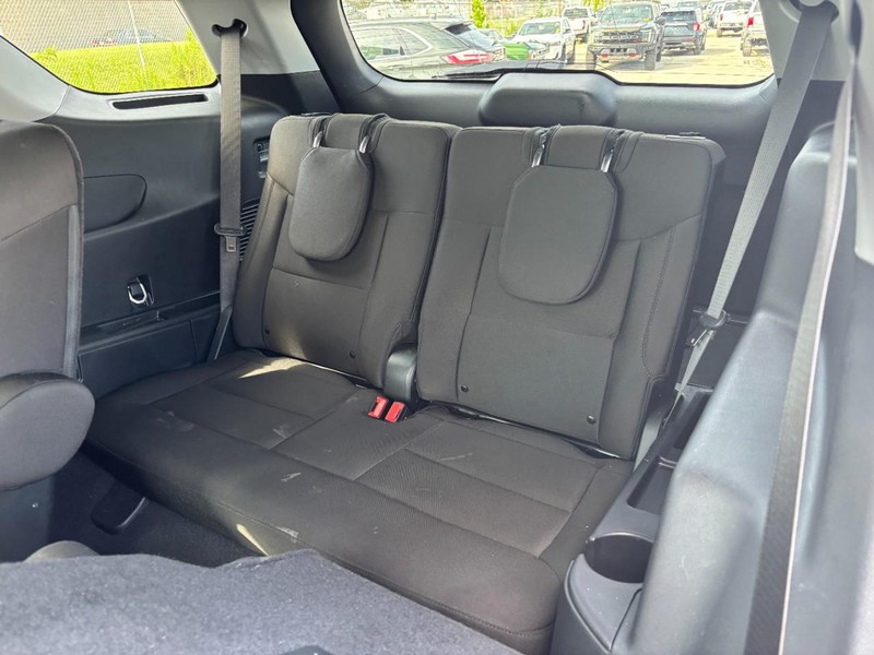 Ford Explorer Vehicle Image 13