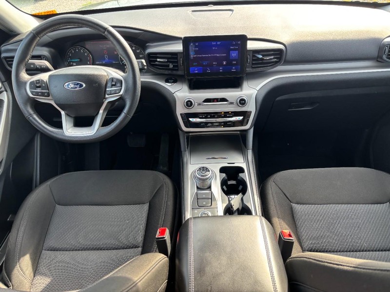 Ford Explorer Vehicle Image 16