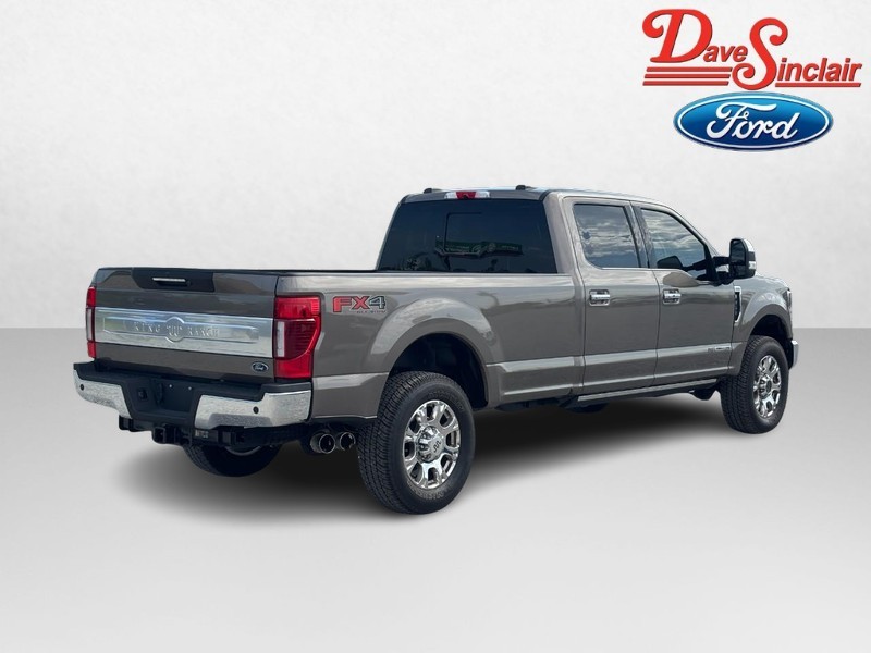 Ford Super Duty F-350 SRW Vehicle Full-screen Gallery Image 07