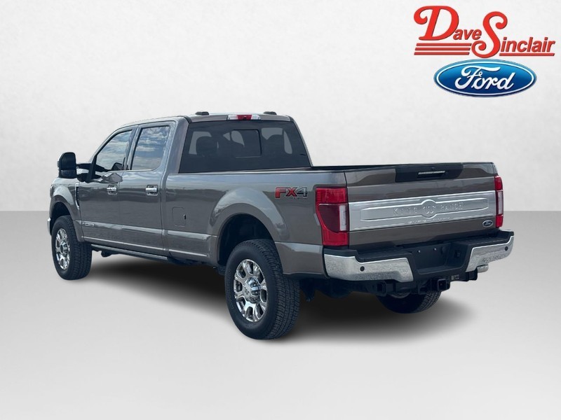 Ford Super Duty F-350 SRW Vehicle Full-screen Gallery Image 09
