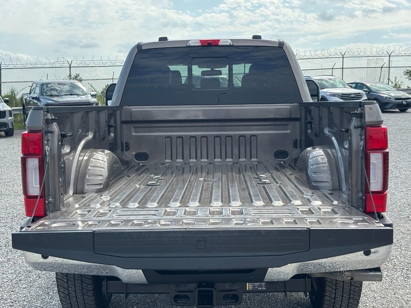 Ford Super Duty F-350 SRW Vehicle Full-screen Gallery Image 11