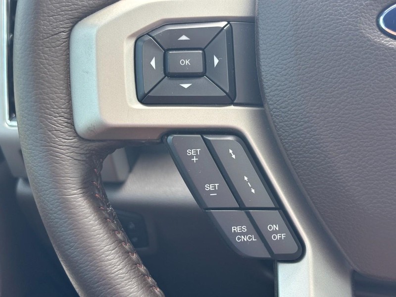 Ford Super Duty F-350 SRW Vehicle Full-screen Gallery Image 19