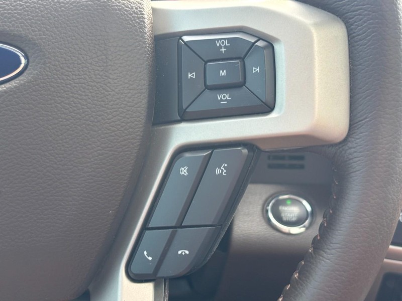 Ford Super Duty F-350 SRW Vehicle Full-screen Gallery Image 20