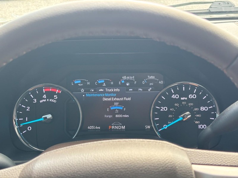 Ford Super Duty F-350 SRW Vehicle Full-screen Gallery Image 21