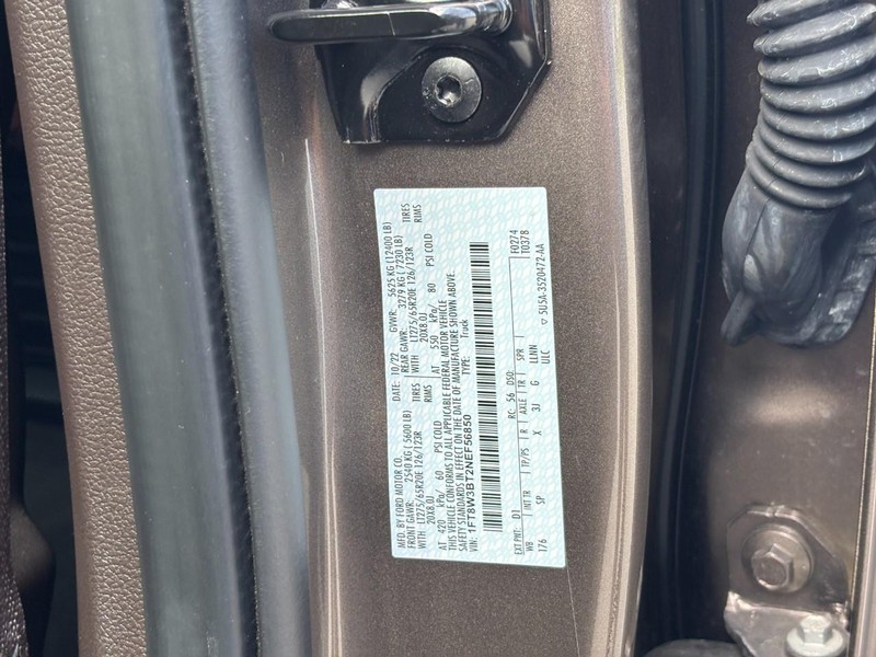 Ford Super Duty F-350 SRW Vehicle Full-screen Gallery Image 25