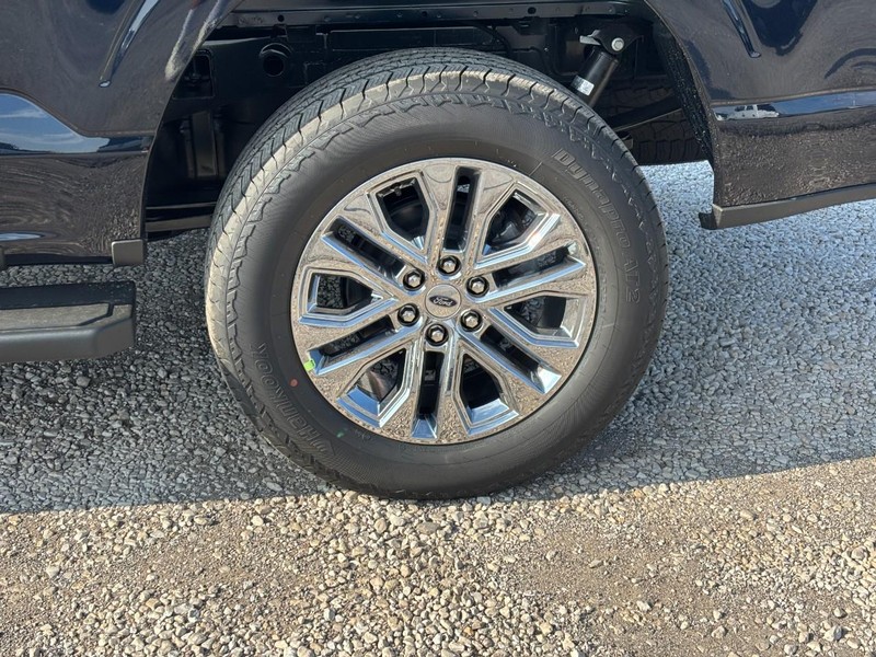 Ford F-150 Vehicle Full-screen Gallery Image 12