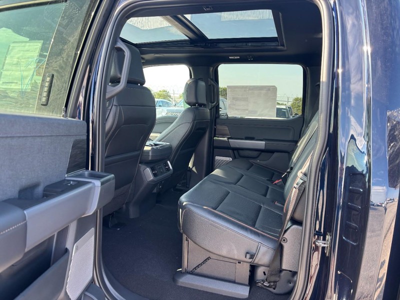 Ford F-150 Vehicle Full-screen Gallery Image 13