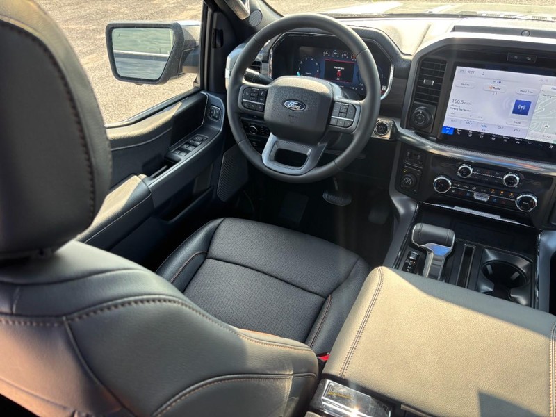 Ford F-150 Vehicle Full-screen Gallery Image 14