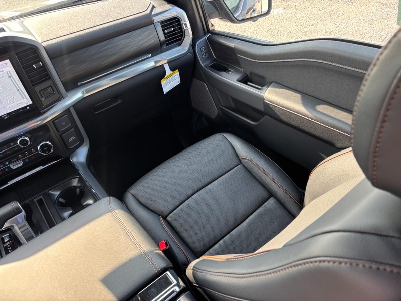 Ford F-150 Vehicle Full-screen Gallery Image 16