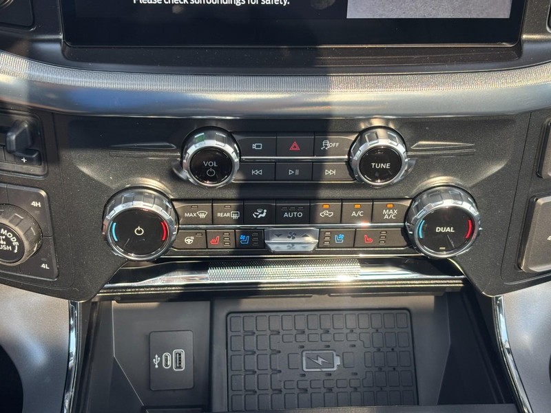 Ford F-150 Vehicle Full-screen Gallery Image 25