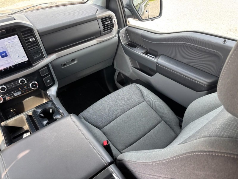 Ford F-150 Vehicle Full-screen Gallery Image 16
