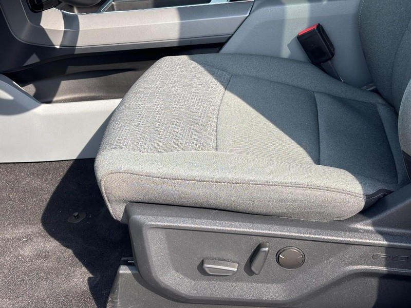 Ford F-150 Vehicle Full-screen Gallery Image 17